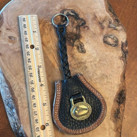 Vintage 80's DOONEY & BOURKE Black All Weather leather / Brass Logo key chain fo - Picture 7 of 7